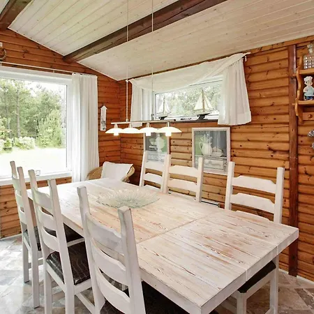 6 Person In Блаванн